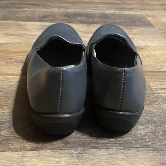 LIFESTRIDE Velocity 2.0 Black Faux Leather Slip-On Loafers - Picture 5 of 6